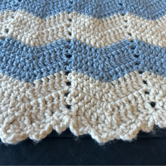 Vintage Crocheted White and Blue Chevron Pattern Baby Lap Blanket Throw #0828249 - Picture 3 of 12